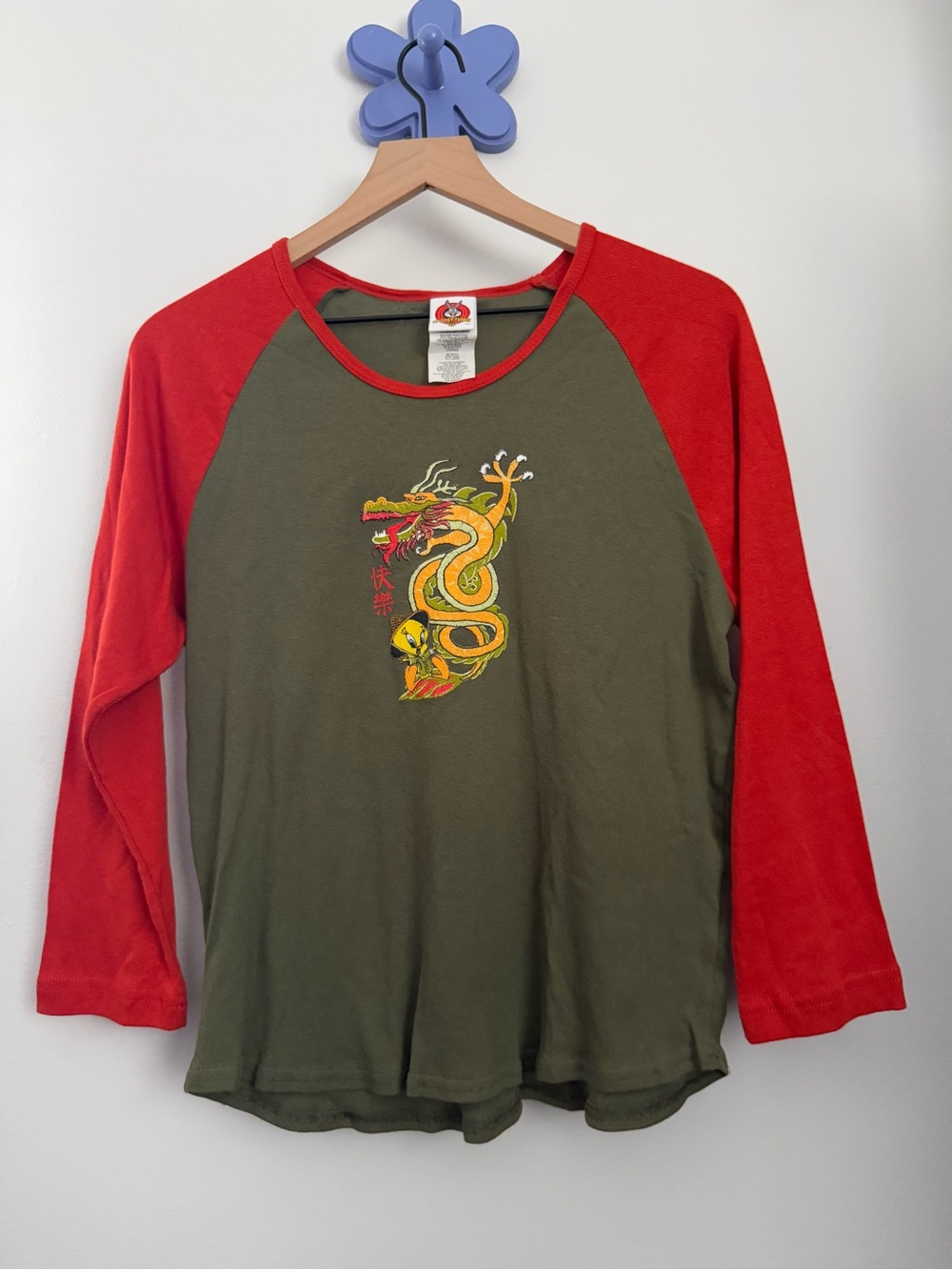 Looney Tunes Large Tweety Dragon Baseball Raglan Tee Olive Red Y2K Grunge Relax